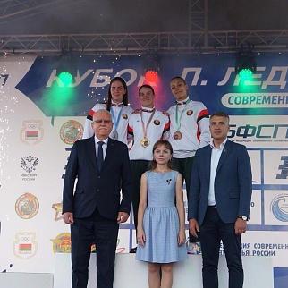 Виолетта Гуреева - чемпионка Беларуси по современному пятиборью 2025 г. Анастасия Малашенока - вторая и Вера Ходкевич - третья на пьедестале национальных соревнований